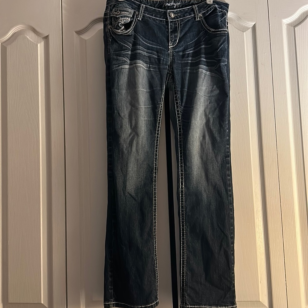 Amethyst women’s boot cut jean. Has an inner thigh rip on both legs.